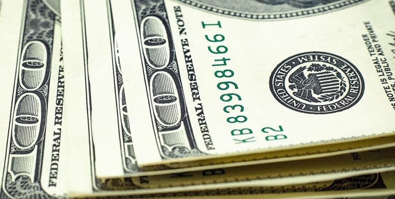 El dólar saltó $ 1,45 y cerró a $ 58,66