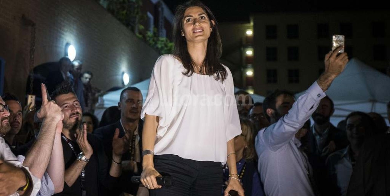 Dos mujeres antisistema gobernarán Roma y Turin