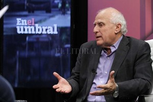Pablo Aguirre El gobernador de Santa Fe visitó los estudios de CyD Litoral para brindar una entrevista en el programa  En el umbral .