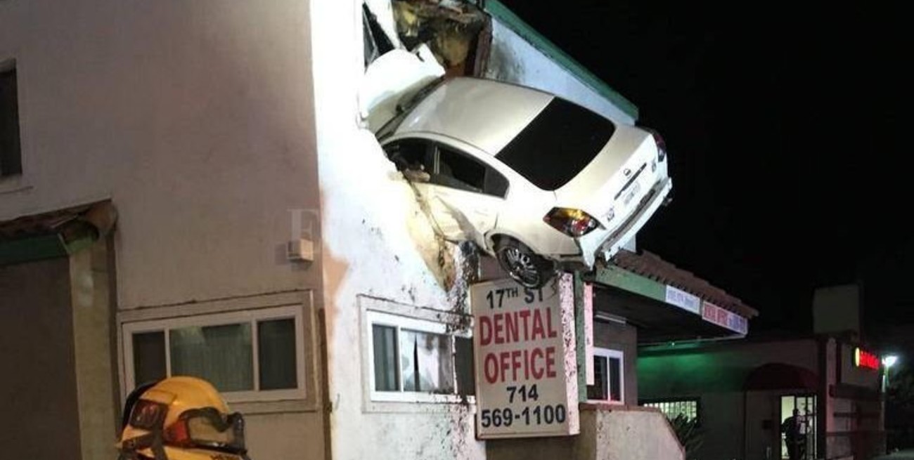 Chocó contra el segundo piso de un edificio