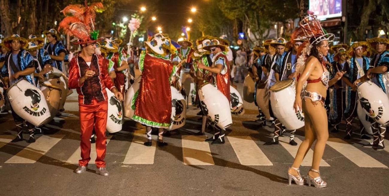 ¡Parimos Carnaval! Un notero pensó que una bailarina estaba embarazada, pero se equivocó