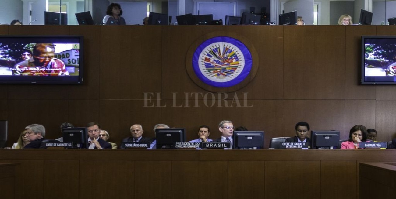 Estados Unidos sancionó a 13 chavistas y amenazó con más si sigue adelante la constituyente