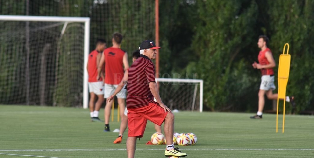 Mete mano: Comesaña hizo 3 cambios en el entrenamiento de este miércoles