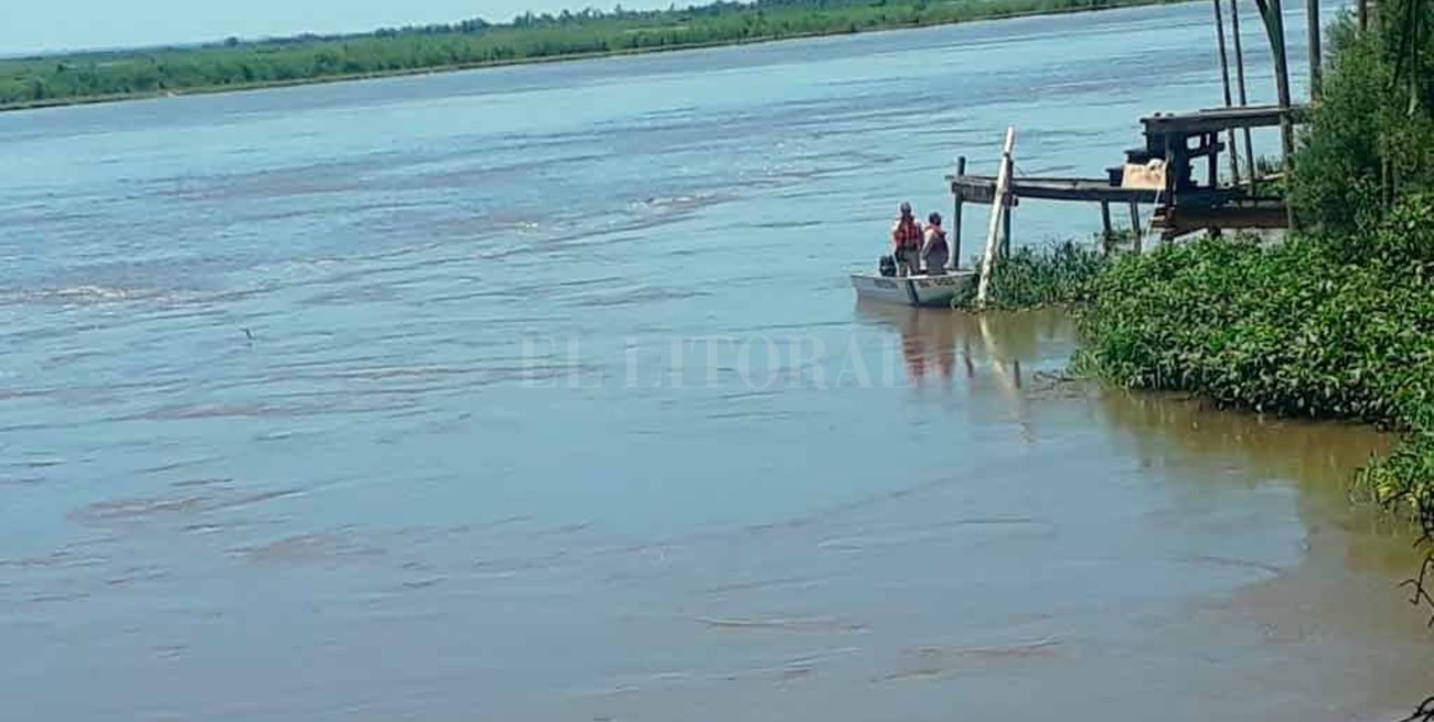 Taxista que se arrojó al río: el auto estaría a una profundidad de más de 7 metros