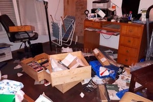 Danilo Chiapello. La casa no está en orden. El estado que presentan los distintos ambientes donde se desarrolló el drama.