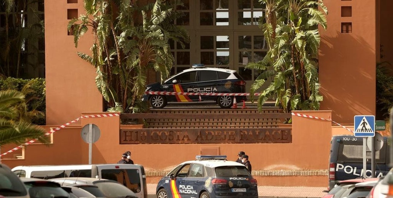 Centenares de turistas permanecen encerrados en un hotel de Tenerife tras un diagnóstico de coronavirus