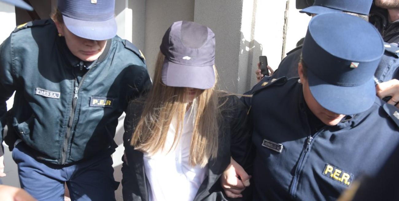 Apareció un extraño muñeco en la celda de Nahir Galarza y sospechan que intentó fugarse