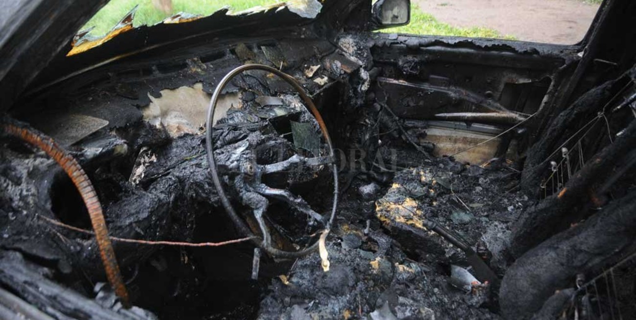 Apareció un auto quemado en el norte de la ciudad
