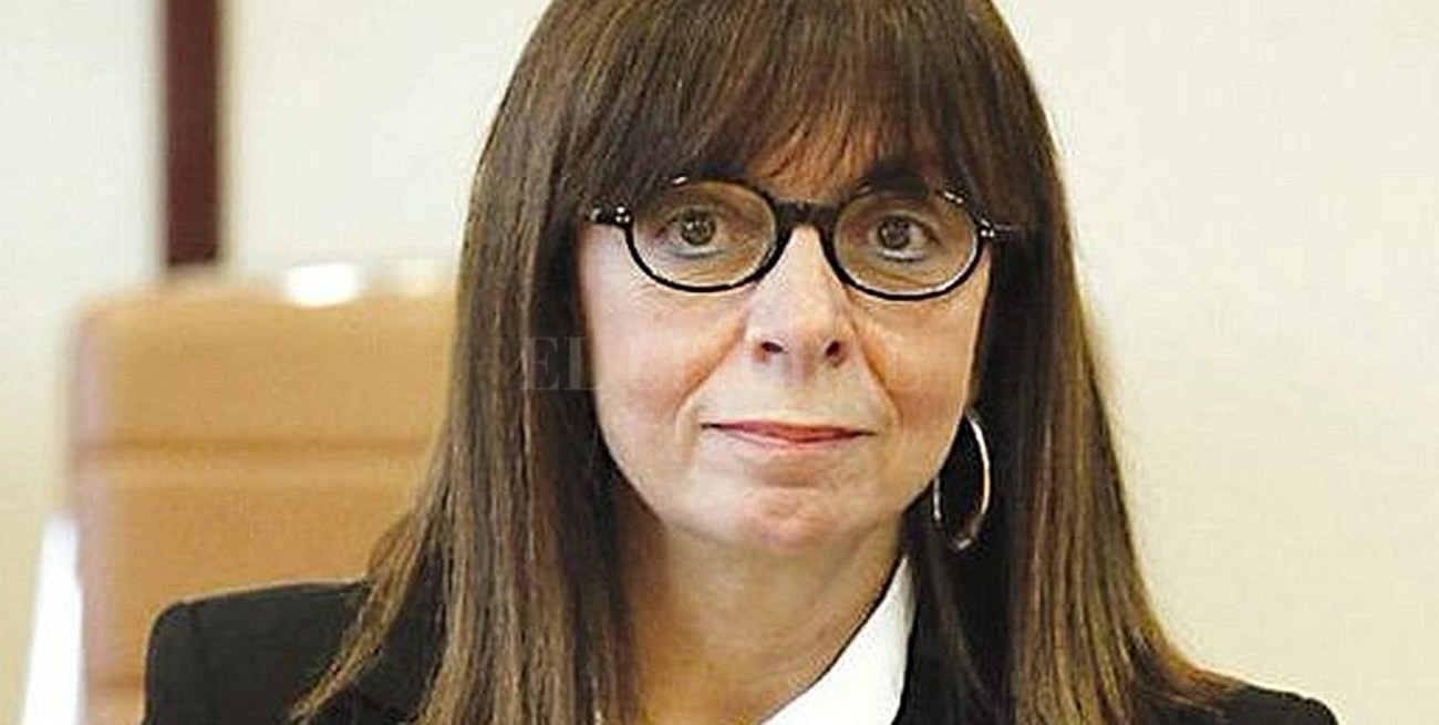 Grecia tiene por primera vez una candidata presidencial