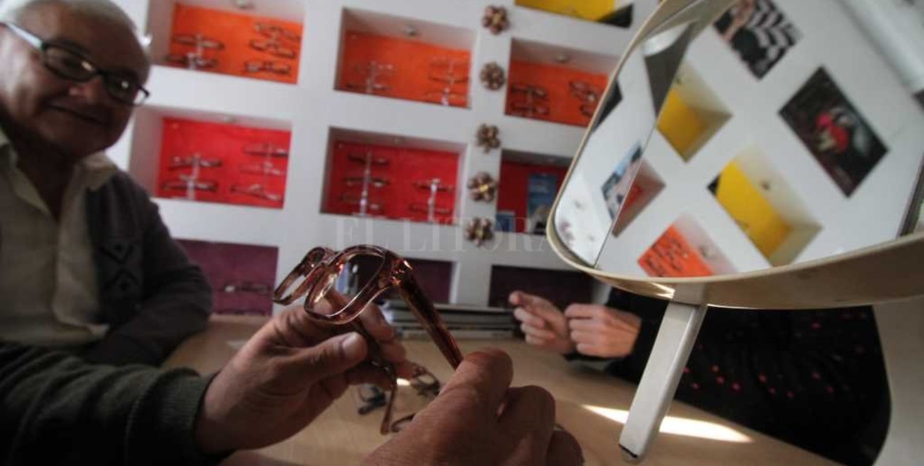 Ópticas amenazan con restringir la atención a Pami