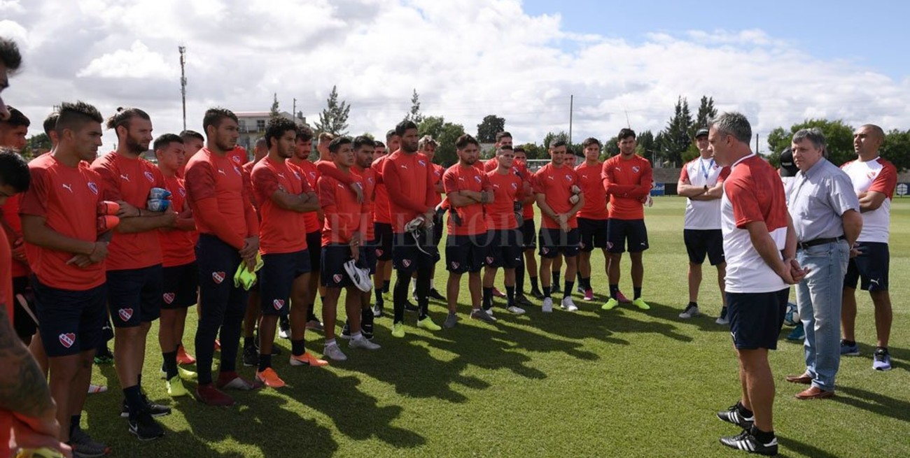 Pusineri brindó su primera práctica como entrenador de Independiente