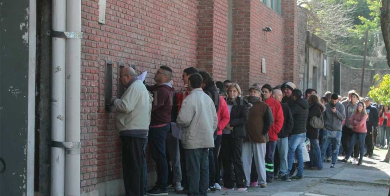 Con las plateas Este agotadas, Colón vende entradas generales