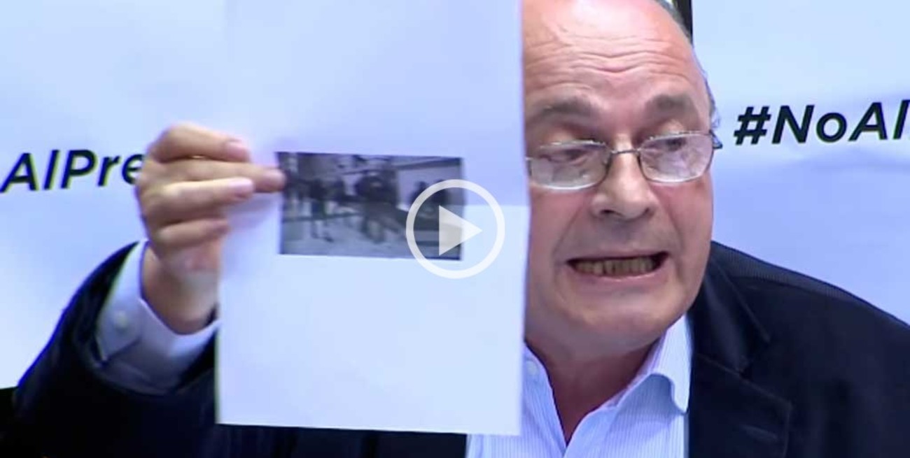 Leopoldo Moreau mostró una foto vieja para denunciar que hubo infiltrados en la marcha