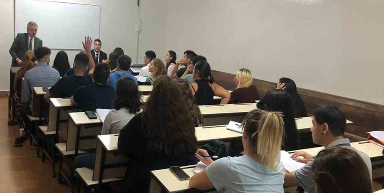 Alberto Fernández volvió a dar clases en la Facultad de Derecho de la UBA