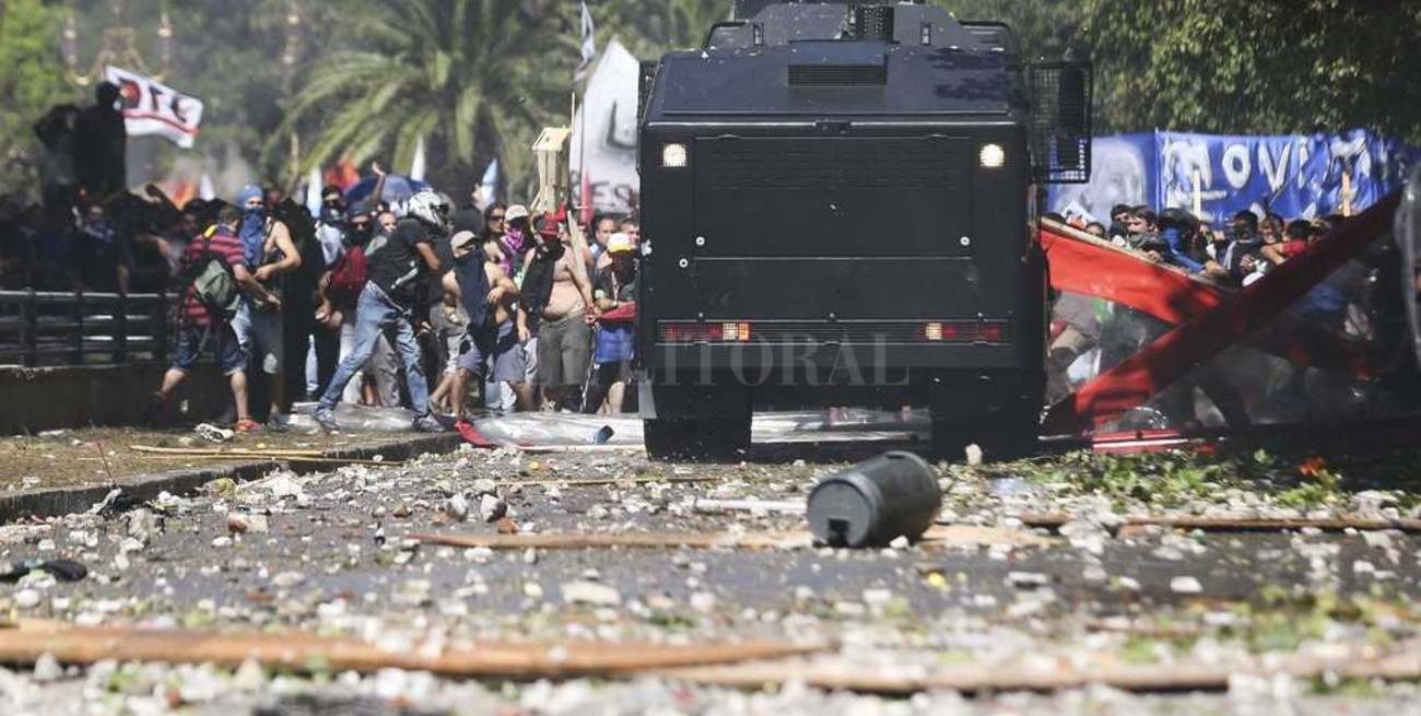 88 policías heridos y más de 60 detenidos por los incidentes en el Congreso