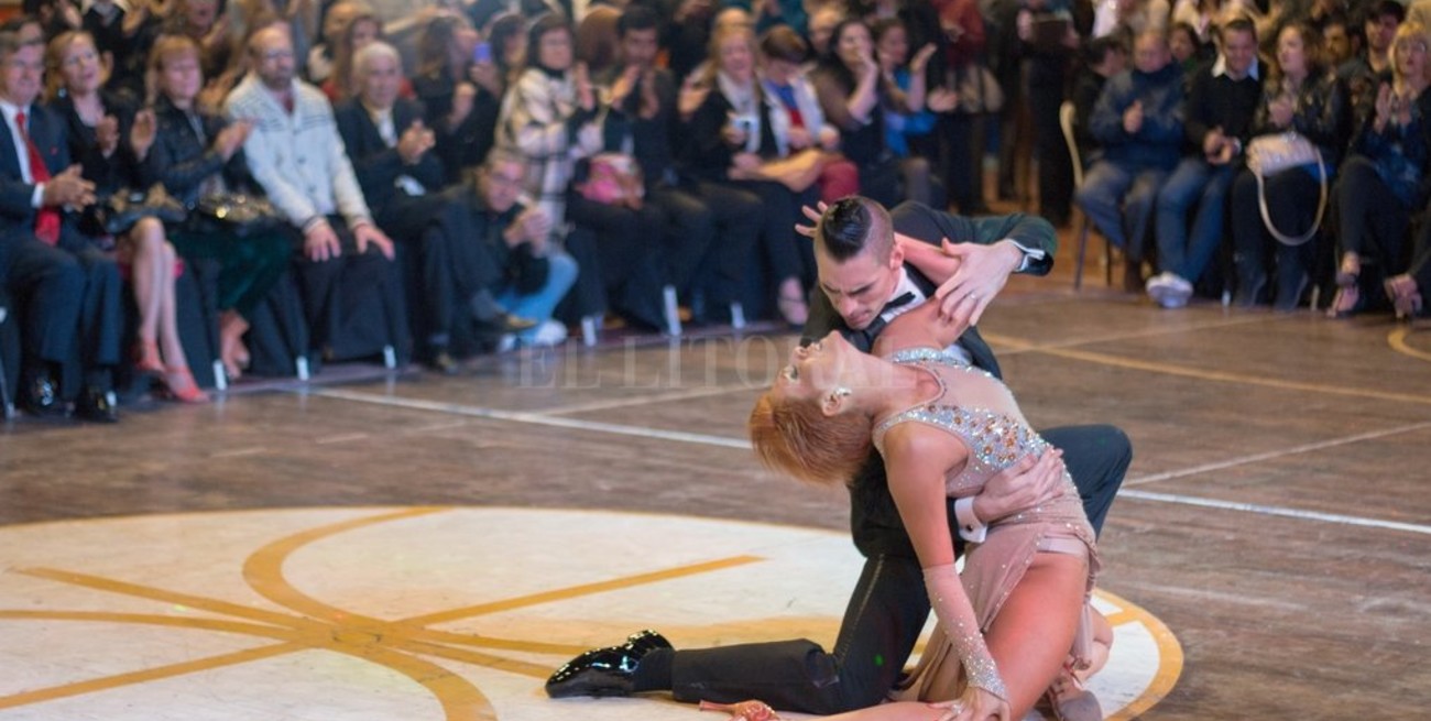 Convocan a bailarines de tango