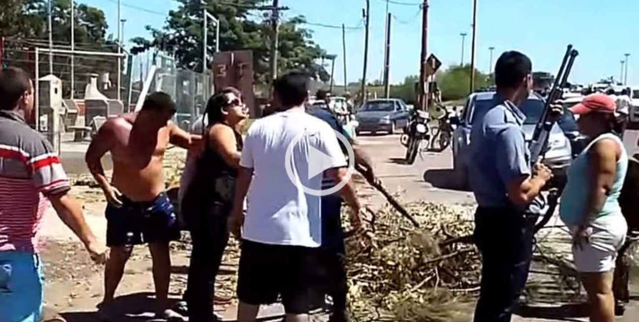 Video: fuertes cruces entre automovilistas y manifestantes