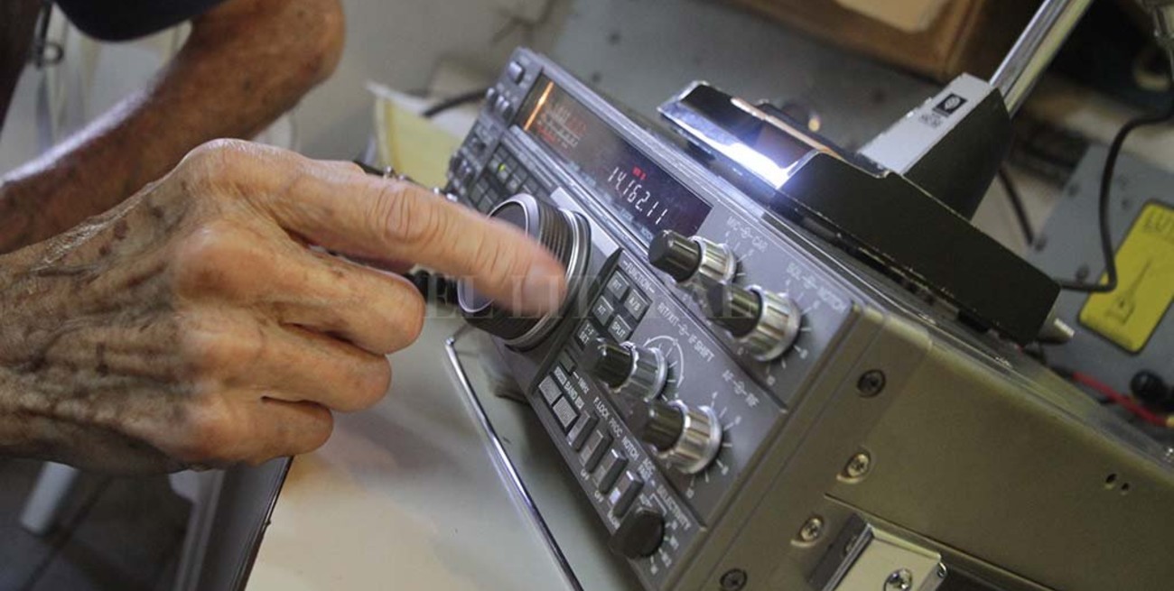Radioaficionados: pasión por la red social donde se habla, oye y ayuda