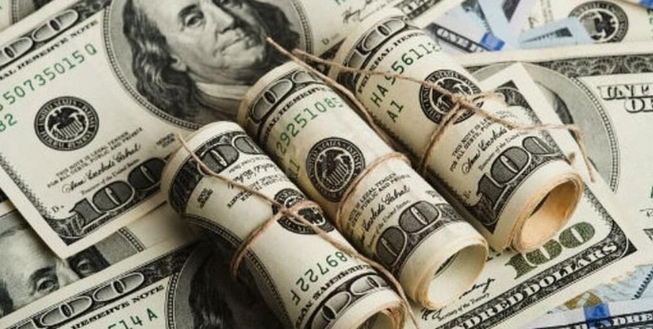 El dólar abre a $ 66,75 en el Banco Nación y el riesgo país sigue en 3.928 puntos