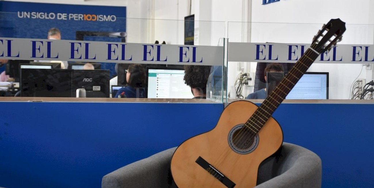 ¡Llegó la guitarra para Nahuel!