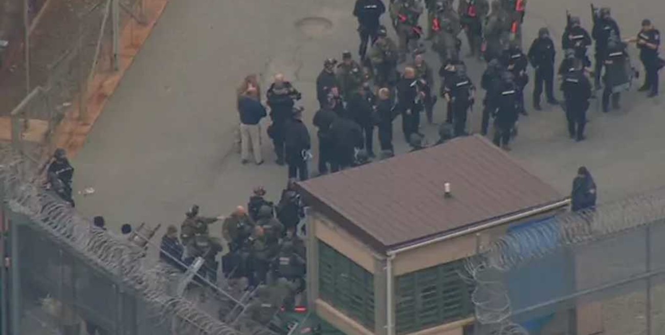 Motín y toma de rehenes en una cárcel de Estados Unidos