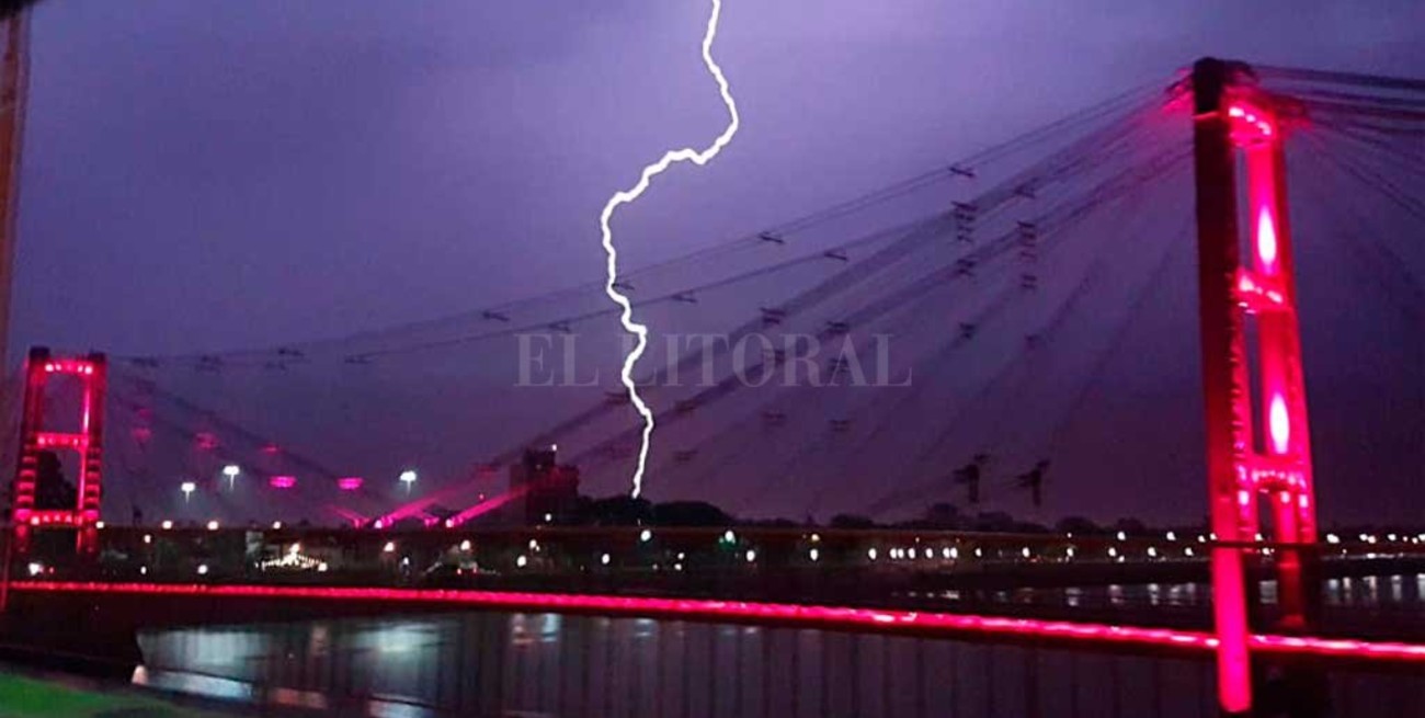 Los rayos iluminaron la noche de Santa Fe