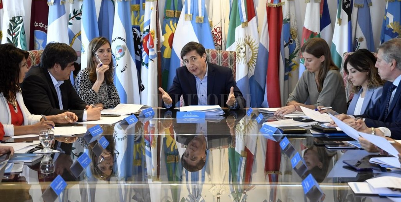 Arroyo presentó ante las provincias política urgentes y de mediano plazo