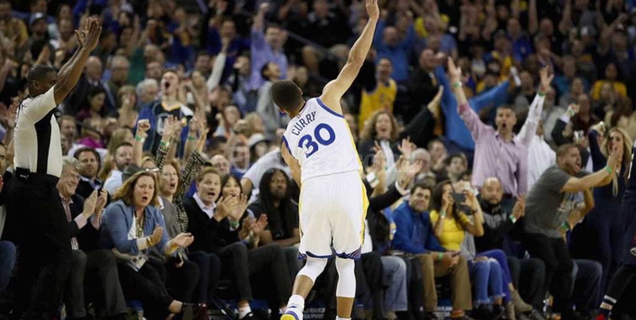 Curry rompió otro récord de la NBA: 13 triples en un partido