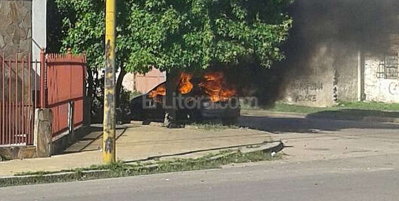 También queman autos a plena luz del día