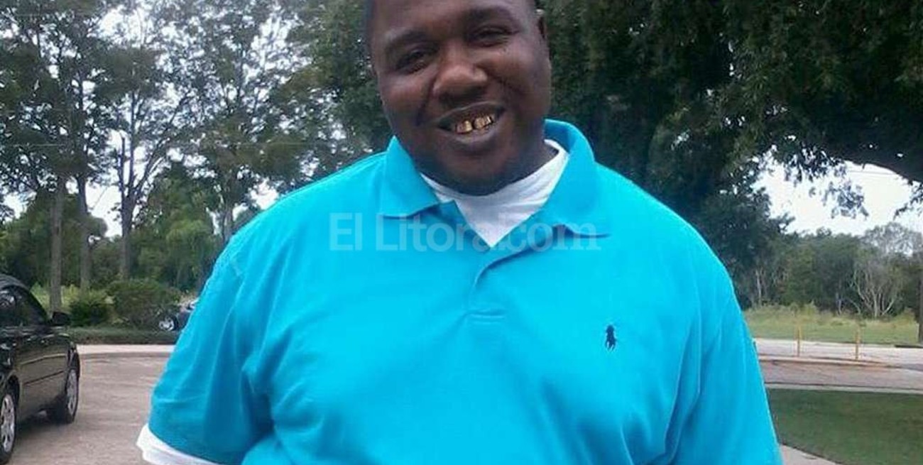 Policías blancos matan a tiros a un vendedor ambulante negro en EEUU