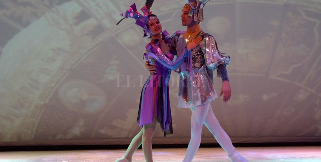 El Ballet Estatal de San Petersburgo sobre hielo presenta "El lago de los cisnes"