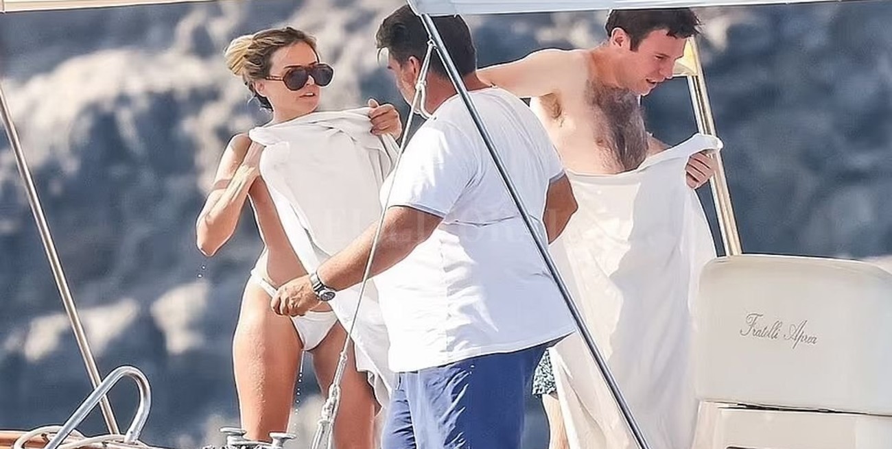 Fotografiaron al marido de Eugenia de York con una mujer en topless a bordo de un yate en Capri
