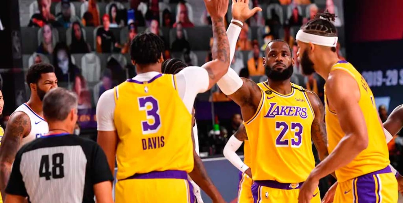 La NBA está de vuelta: homenajes, público virtual y show