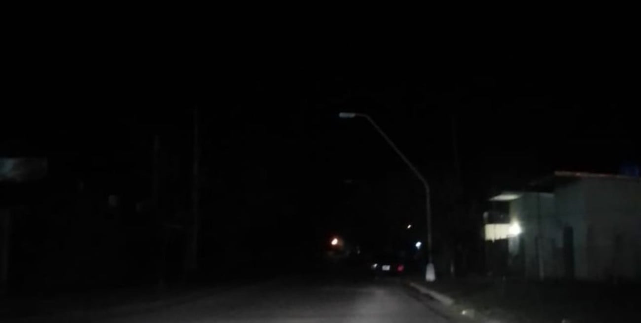 Vecinos de Las Flores reclaman la reparación del alumbrado público