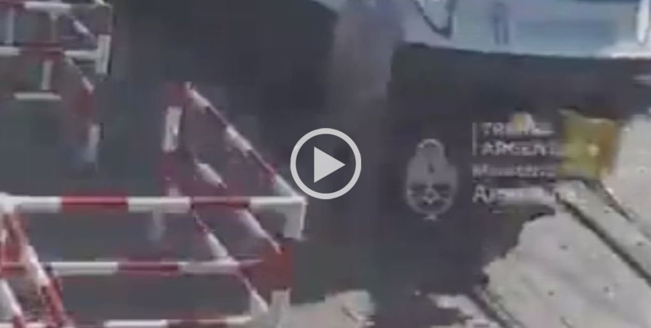 Video: un hombre fue embestido por un tren en Buenos Aires