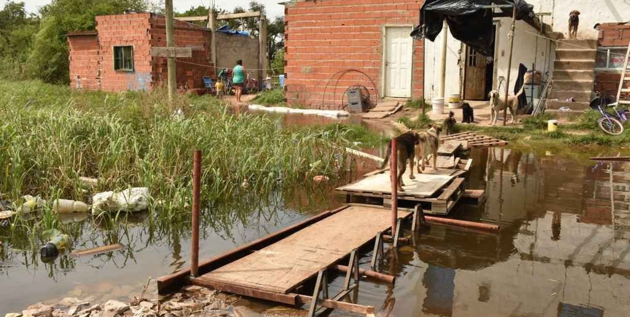 La crecida cortó el camino a La Boca y ya acecha La Vuelta del Paraguayo
