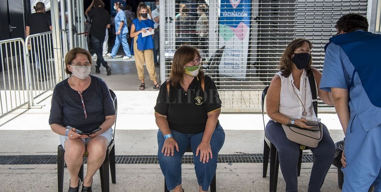 Este lunes casi 9.000 docentes de toda la provincia recibieron la vacuna contra el coronavirus