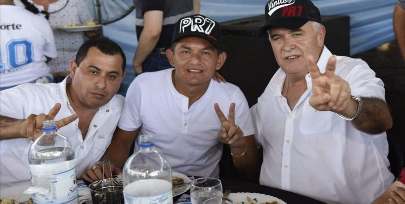 "La pelota en los pies del Pulguita"