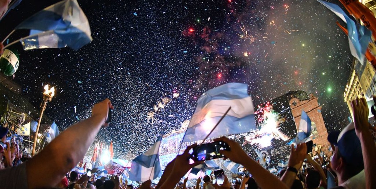 Una multitudinaria fiesta popular celebró en Plaza de Mayo la asunción de Alberto Fernández