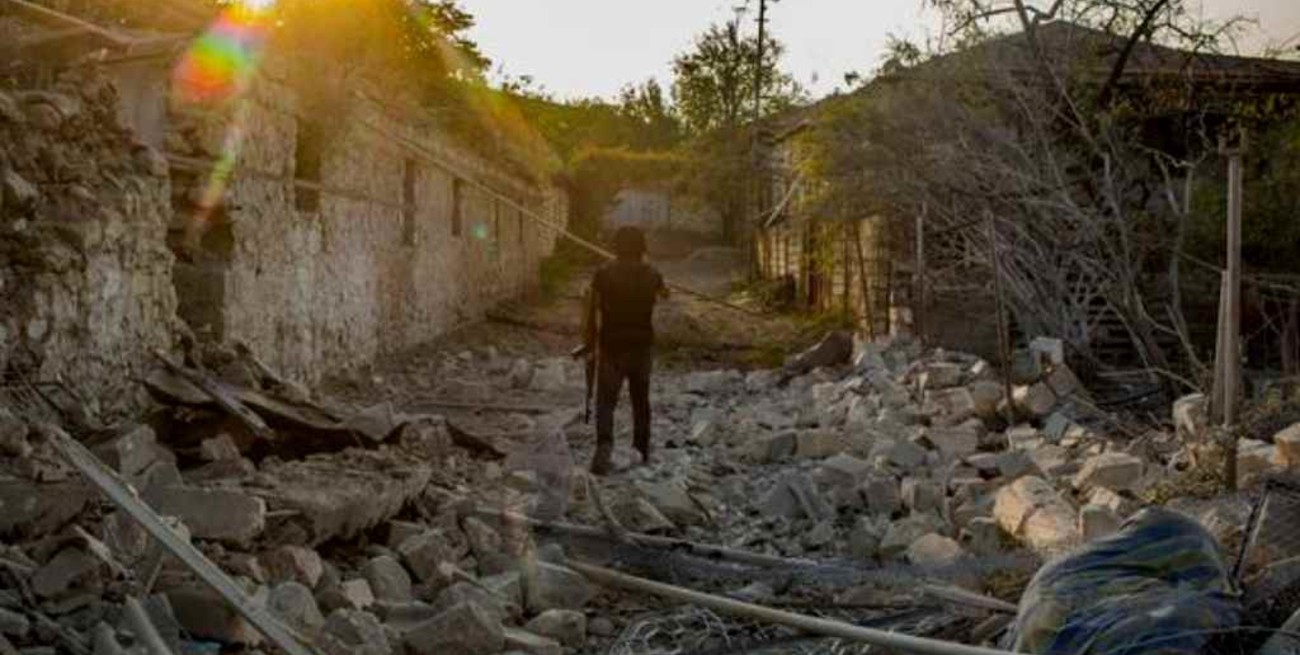 Afirman que renunció el ministro de Defensa de Armenia, tras el alto al fuego en Nagorno Karabaj 