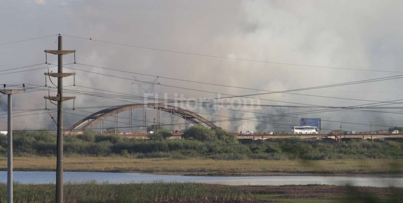 Los bomberos tienen que apagar 7 incendios de pastizales por día