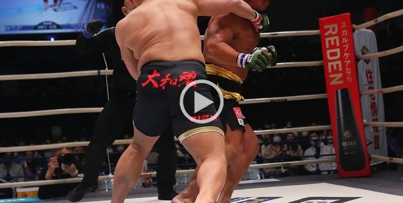 Video: un luchador de MMA siguió golpeando a su contrincante tras noquearlo y ocasionó una riña colectiva