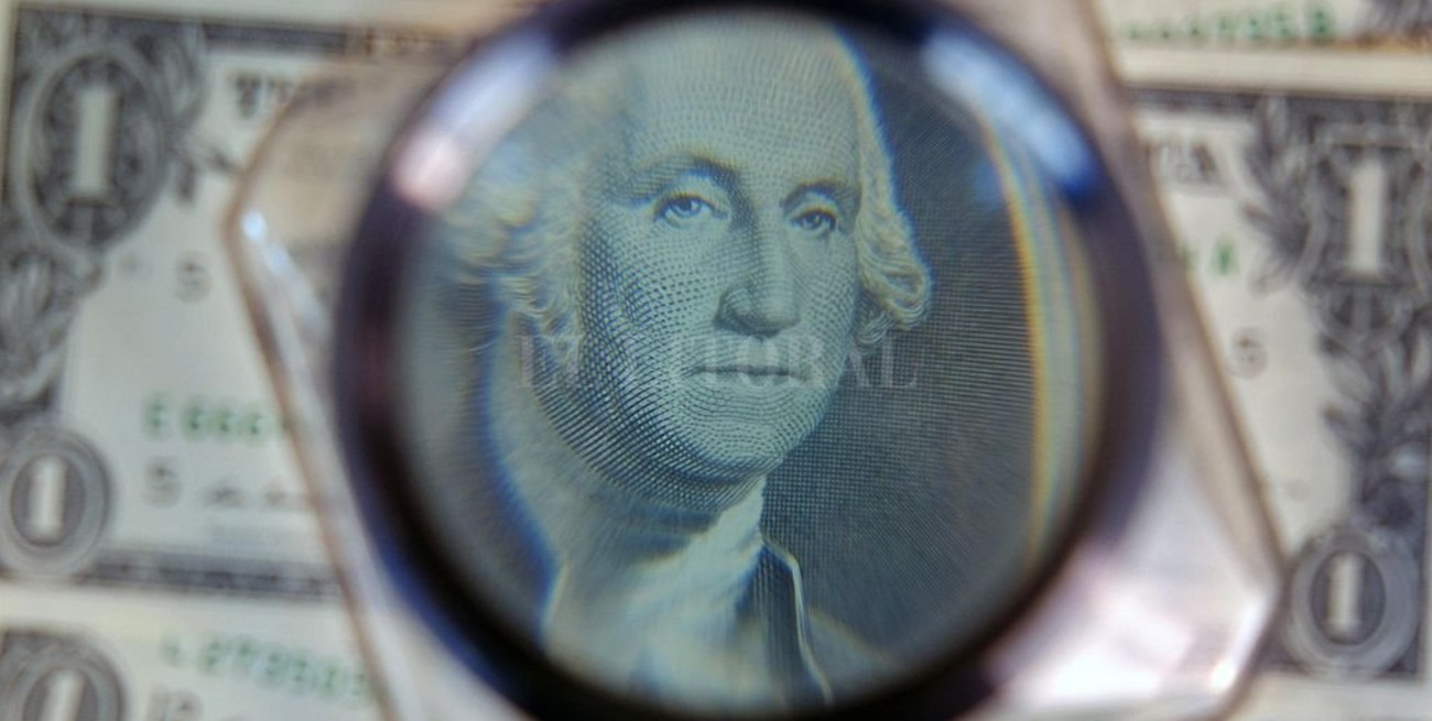 Ocho de cada 10 ejecutivos cree que el dólar seguirá subiendo