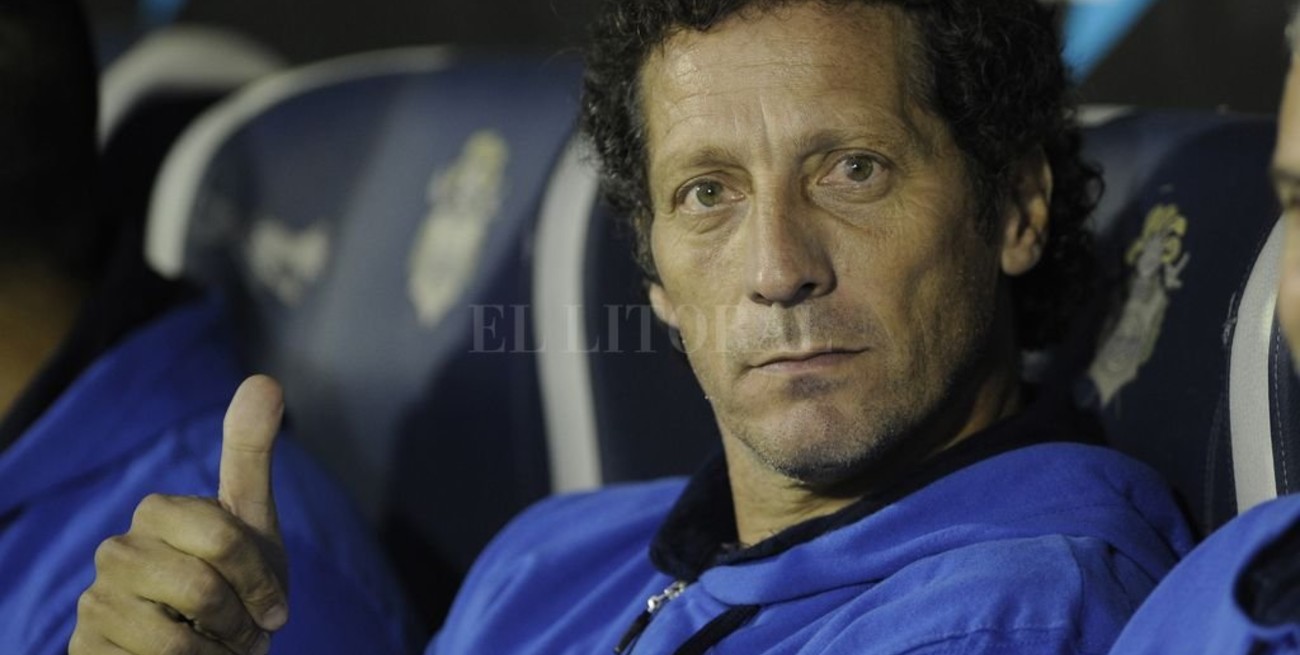 Troglio se quejó por el horario del partido frente a Unión