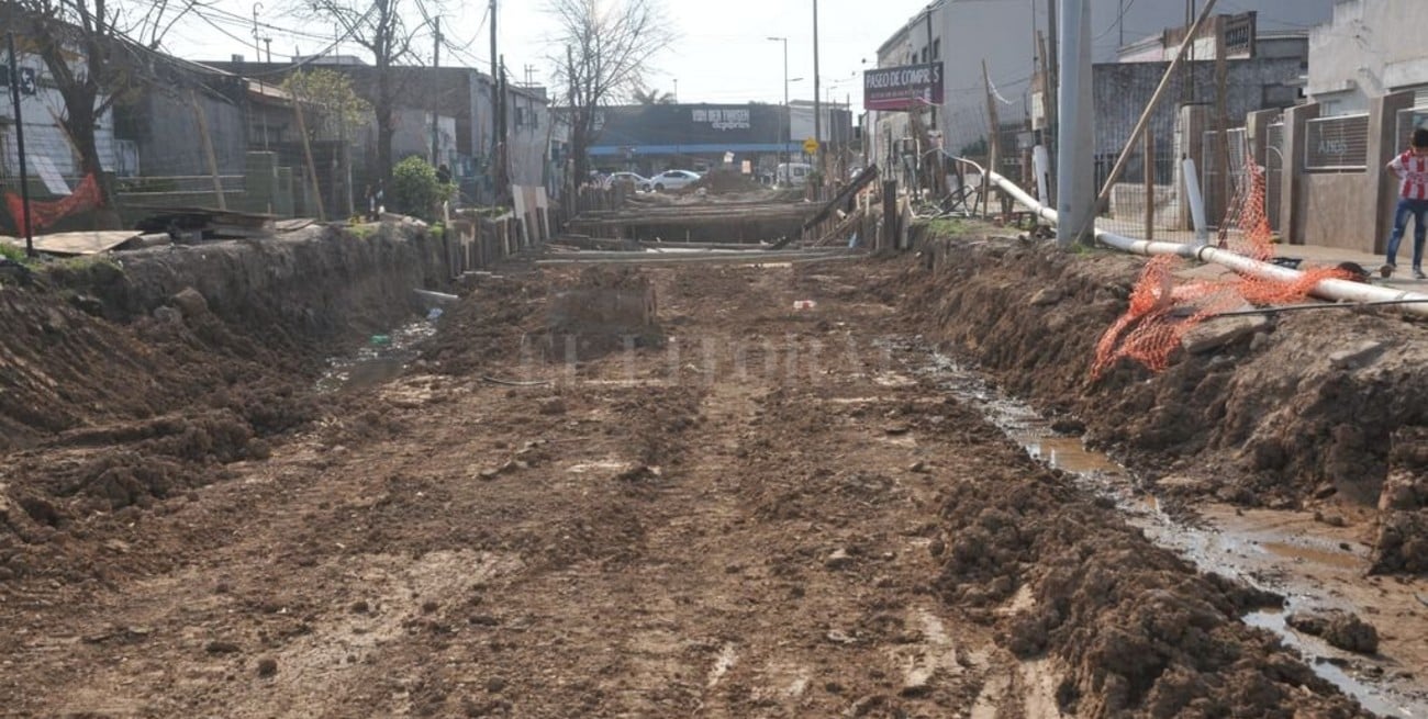 Desagüe Espora: promesas de la contratista y más "tira y afloje"