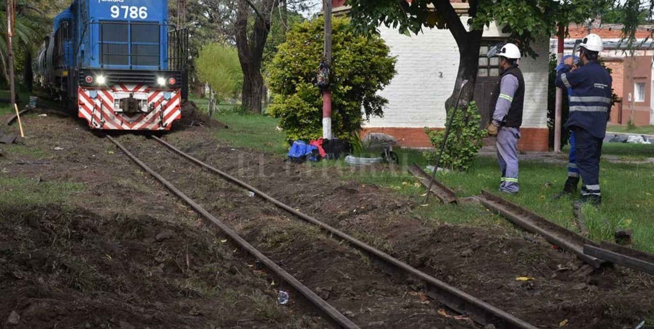 Colocan 14 barreras automáticas para mejorar la seguridad ferroviaria y vial 