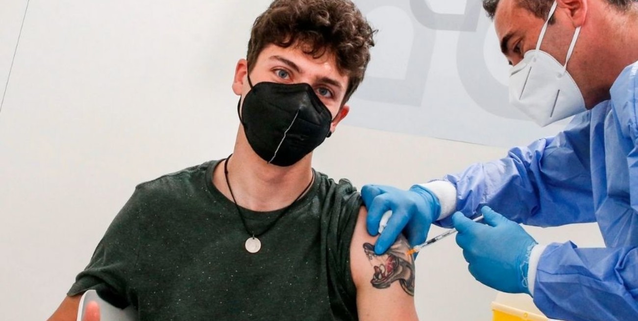 Italia busca vacunar al 60% de los jóvenes para el reinicio de clases