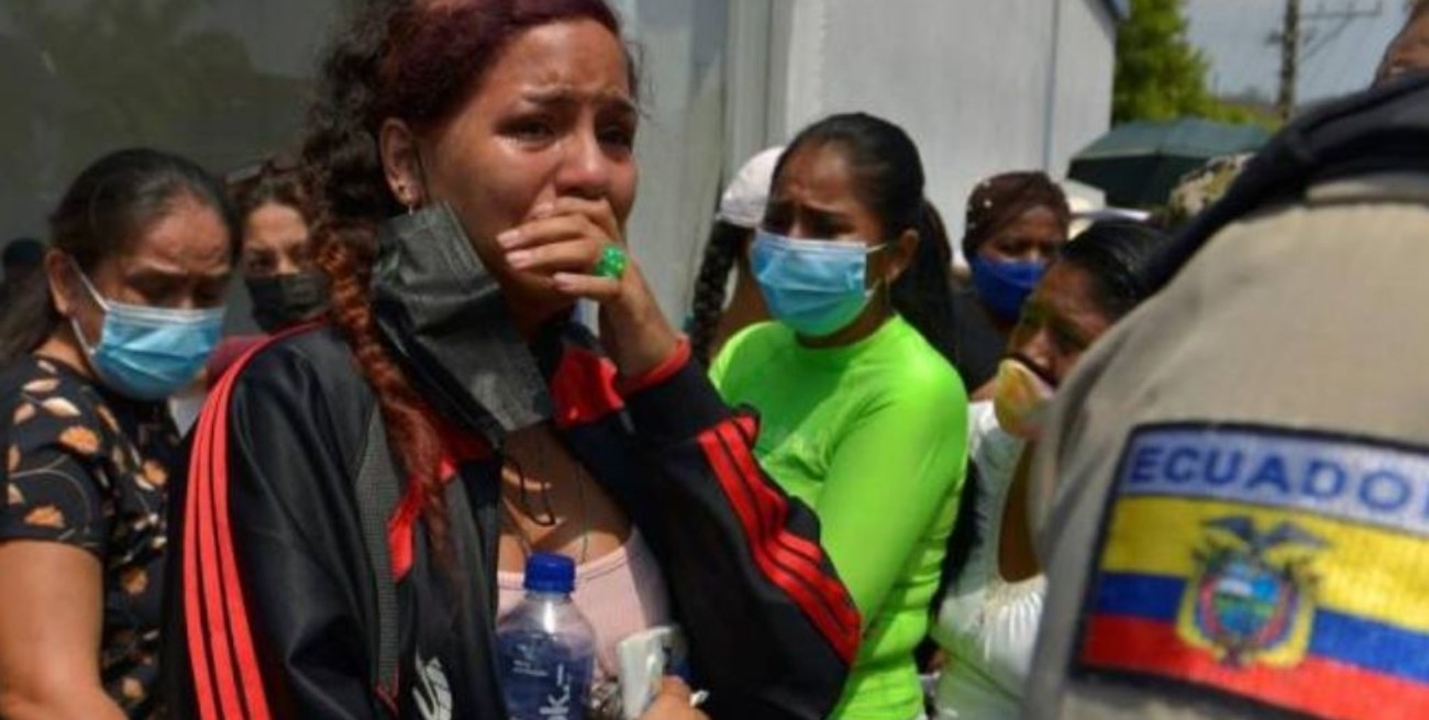 Renunciaron el jefe de las Fuerzas Armadas y el director de prisiones en Ecuador