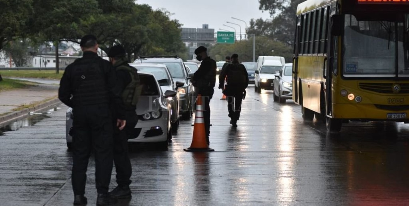 Con 20 controles rotativos buscan evitar la circulación por la ciudad de Santa Fe