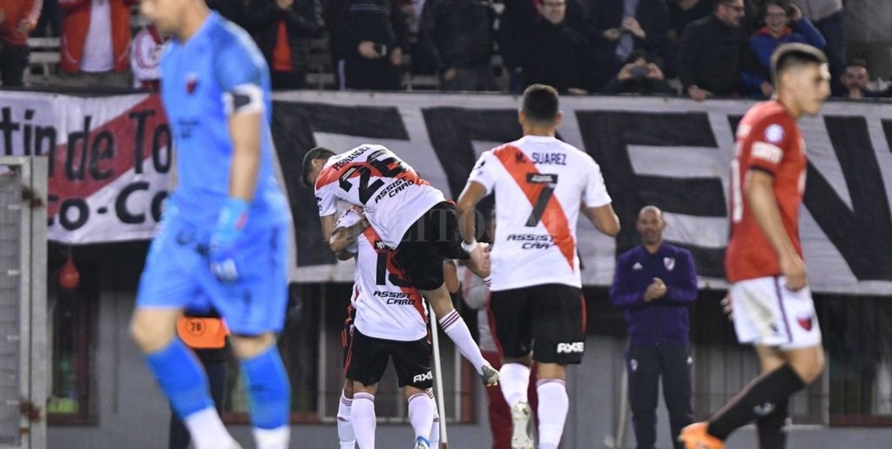 River le ganó a Colón y alcanzó la punta